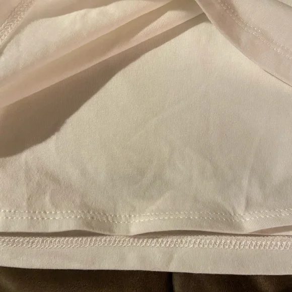 2 LOFT LINED BLACK AND WHITE SIZE MEDIUM TANK TOPS - Picture 3 of 10